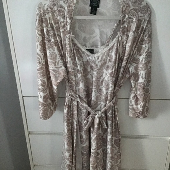 Laura Ashley nightie and cover-up - Picture 2 of 7